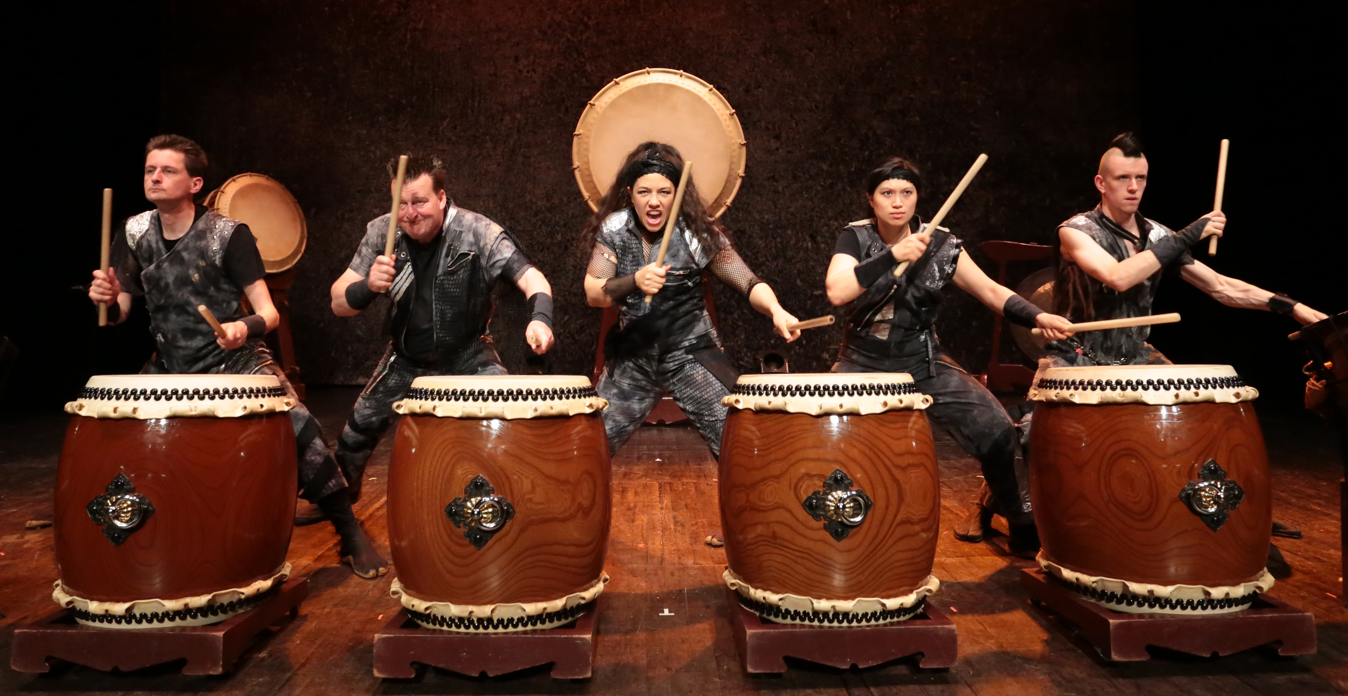 image of Mugenkyo Taiko drummers during an old show